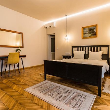 Boutique Rooms With Parking 拉迪亚 外观 照片