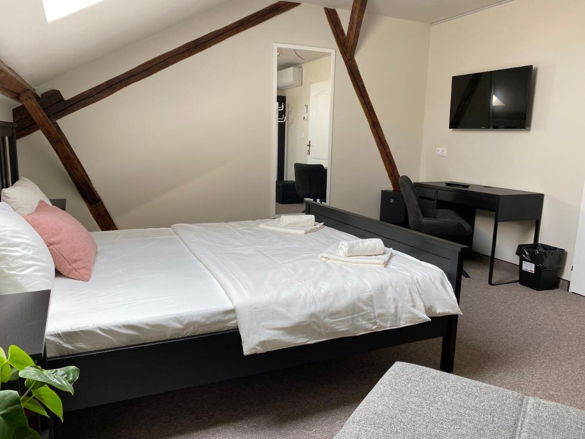 Boutique Rooms With Parking 拉迪亚 外观 照片