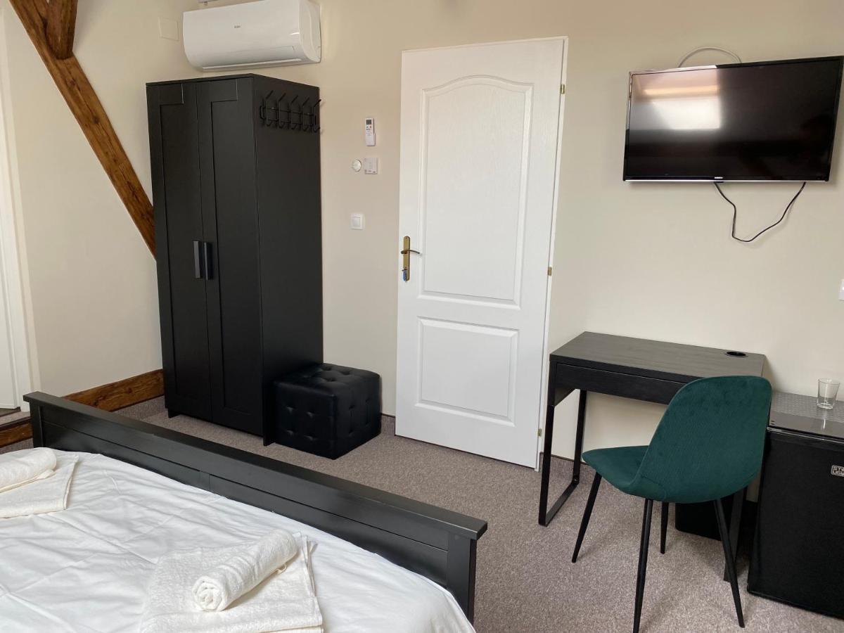Boutique Rooms With Parking 拉迪亚 外观 照片