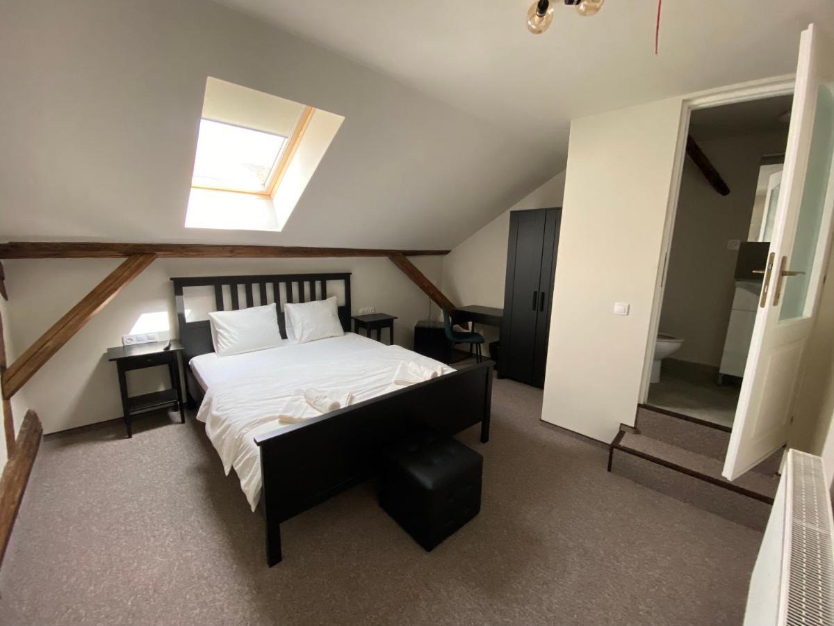 Boutique Rooms With Parking 拉迪亚 外观 照片