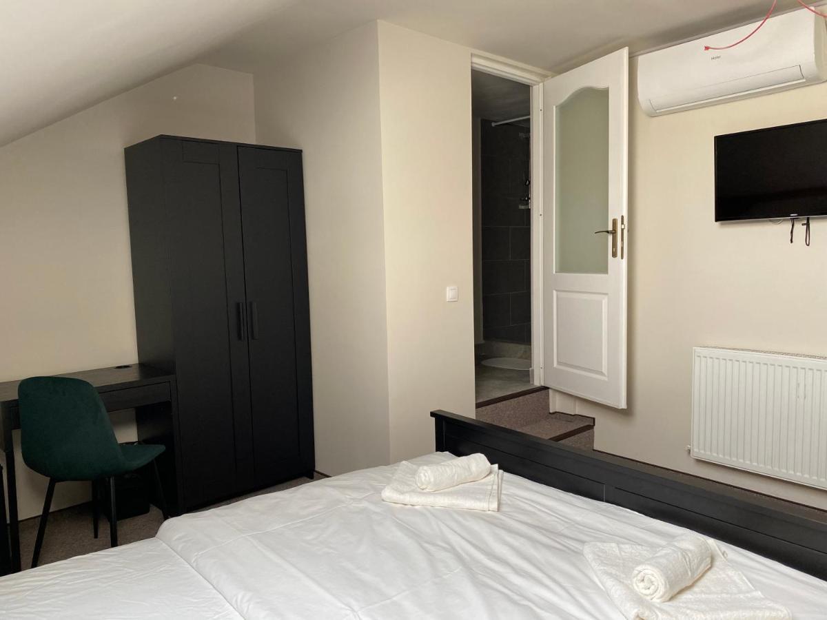 Boutique Rooms With Parking 拉迪亚 外观 照片
