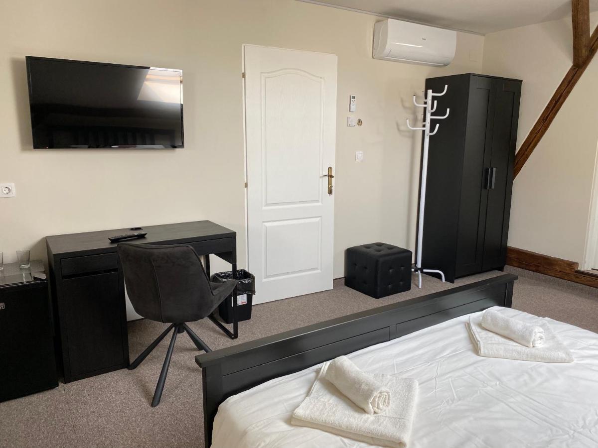 Boutique Rooms With Parking 拉迪亚 外观 照片