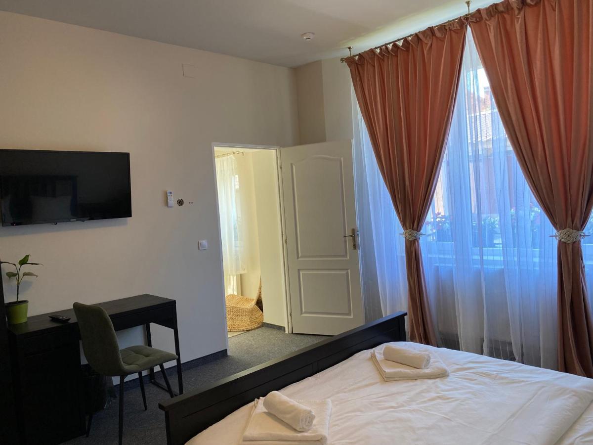 Boutique Rooms With Parking 拉迪亚 外观 照片