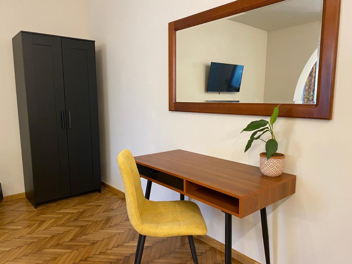 Boutique Rooms With Parking 拉迪亚 外观 照片