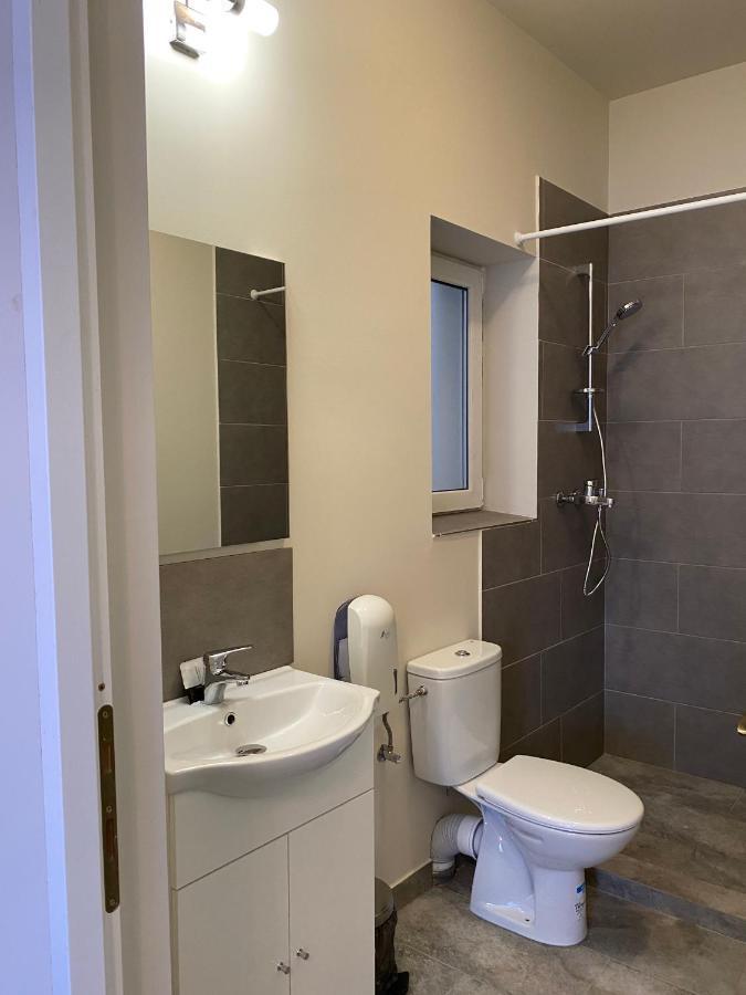 Boutique Rooms With Parking 拉迪亚 外观 照片