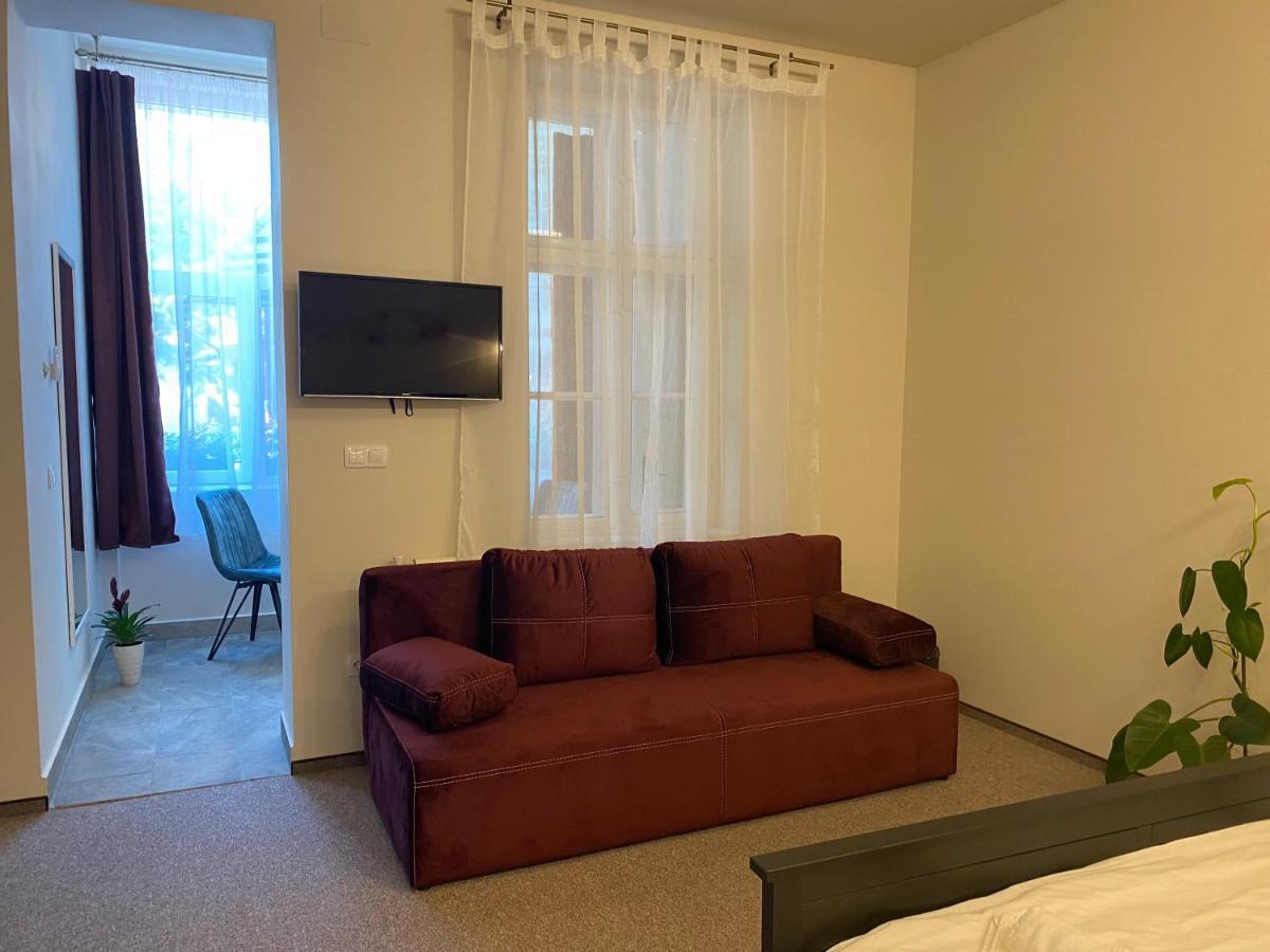 Boutique Rooms With Parking 拉迪亚 外观 照片